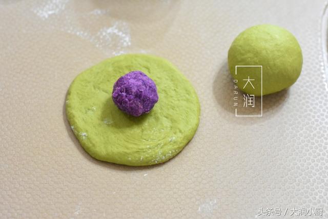 可爱的小宝宝做面包（将宝宝最喜欢的小汽车做成面包）(5)