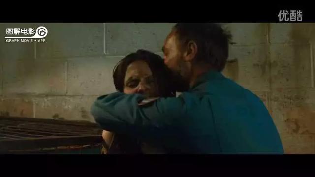 医生示范身体乳