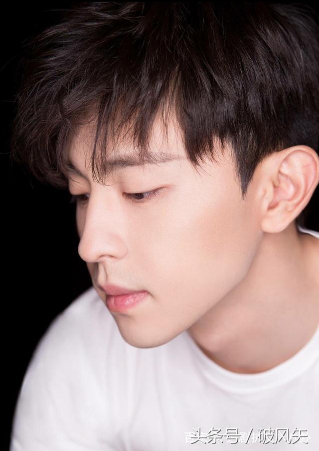 邓伦喜欢李沁太明显了(任嘉伦李沁花絮有分寸)