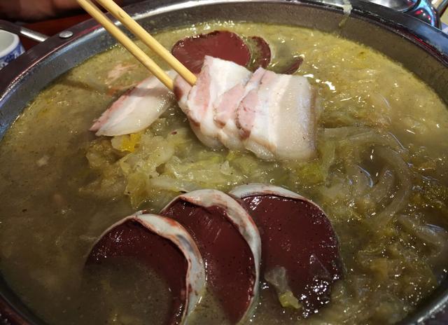老六杀猪菜:到哈尔滨旅游，吃杀猪菜一定要去这里