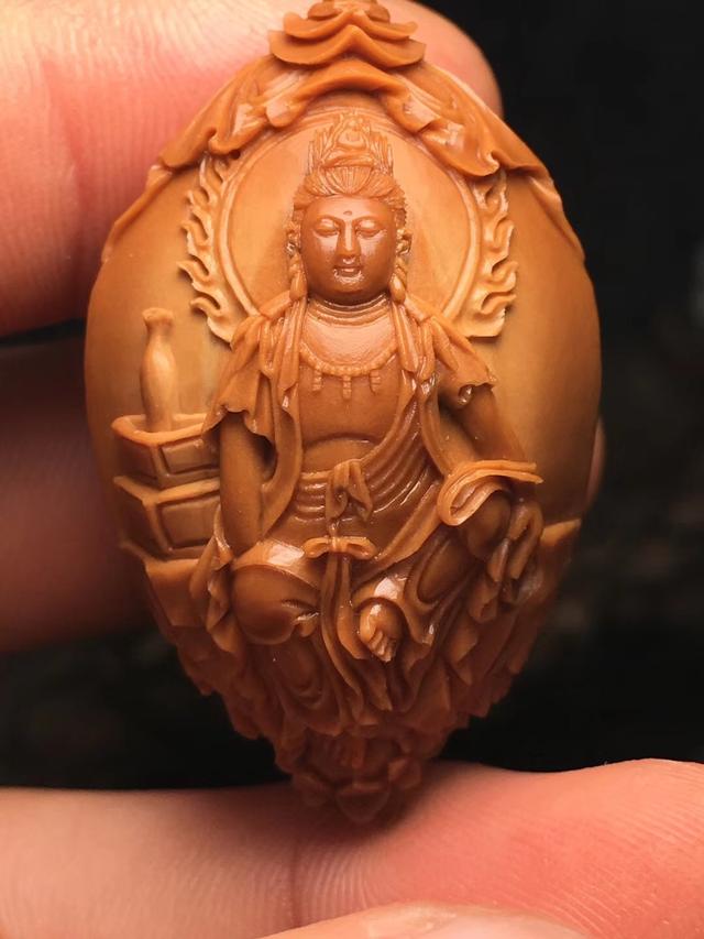 吴明飞大师亲工雕刻】这布局要相当得合理才可以把人物得神韵表现出来