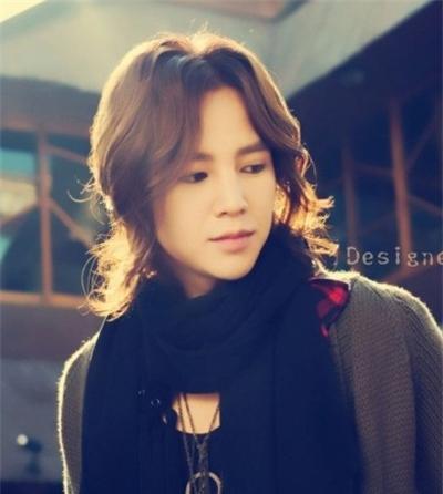 长发烫发图片男(长发烫发图片男生)