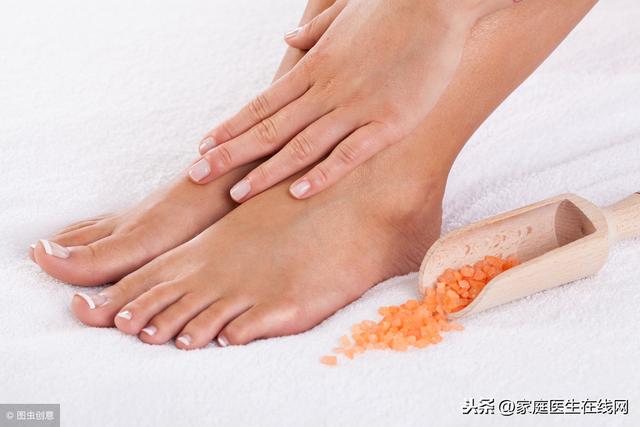 手脚冰冷是怎么回事？无非是这5个原因，调理要做3件事