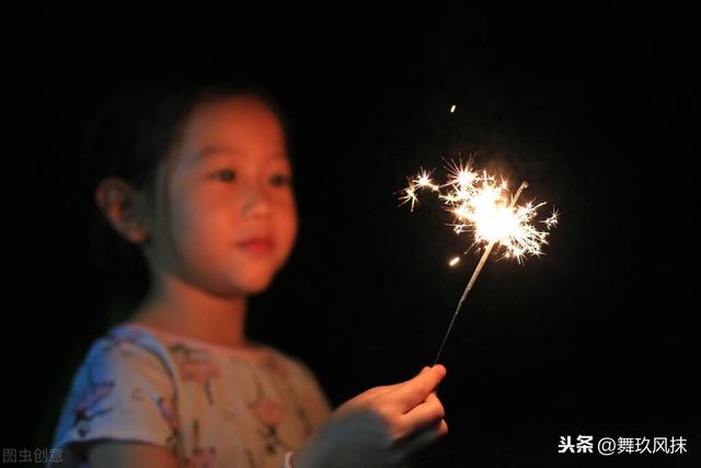宝宝被鞭炮声吓到发抖（宝宝被爆竹声惊吓到怎么办）(2)