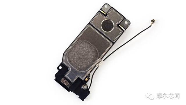 和前代一样,新手机的扬声器上面也有天线加在上面.