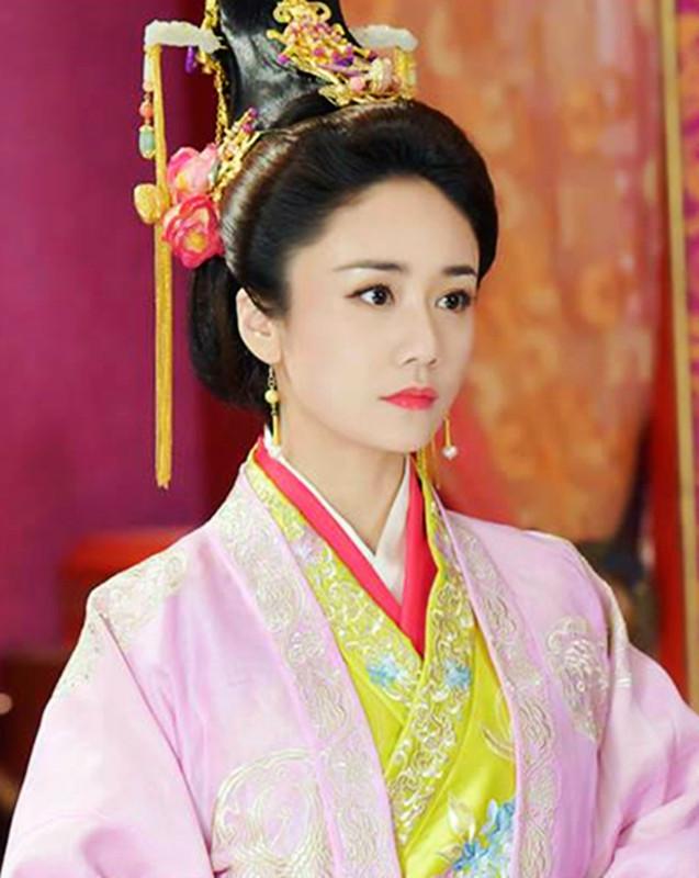 于莹莹,饰演青儿.斓曦,饰演南后.梁田,饰演昭碧霞.黄晓婉,饰演芈八子.