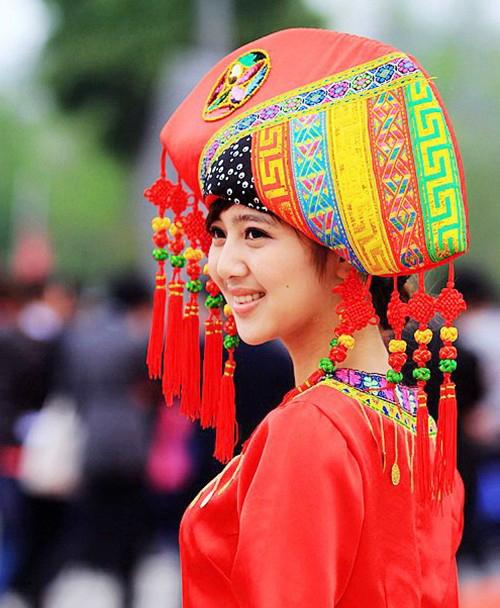 毛南族毛南族是贵州省黔南州平塘地区最早的土著名族,毛南族多聚居的