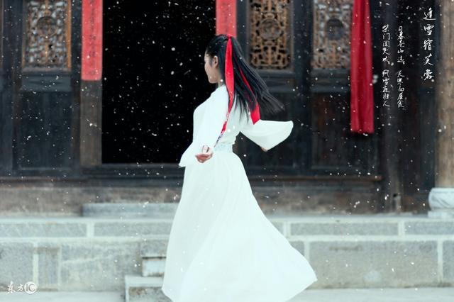 替嫁王妃朝阳下载txt小说(穿越成植物人的替嫁王妃席然)