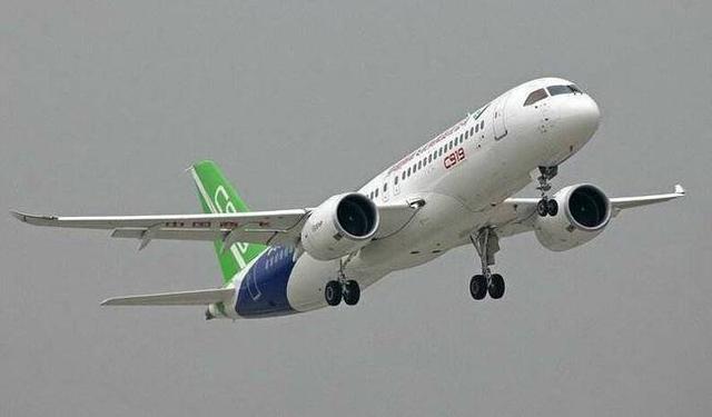 波音737紧急迫降长沙！乘客称机翼“弯折”，究竟发生了什么？