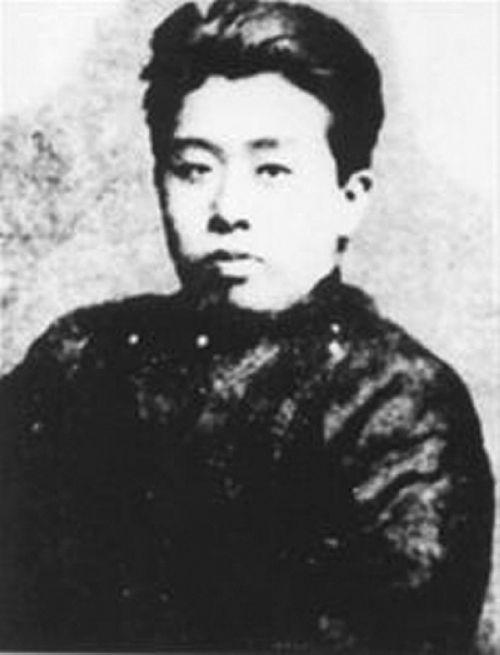 1990年张学良被释放，记者问他最想见谁，他竟说了位“汉奸”名字