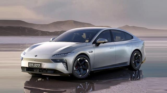 东风eπ 007：新能源汽车市场的时尚新星