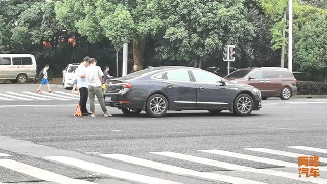 车险三责到底买100万还是200万，喵哥教你算笔账，保你不会吃亏