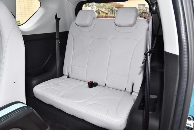 小蚂蚁：3门4座两厢车，续航301km，外观讨喜