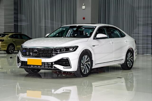 体验帕萨特PHEV  混动豪华版，轴距2871mm，油耗1.4L，值得入手吗？