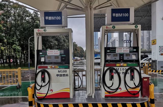 李书福放出大招，建议全面推广甲醇汽车，1公里2毛3分钟充满