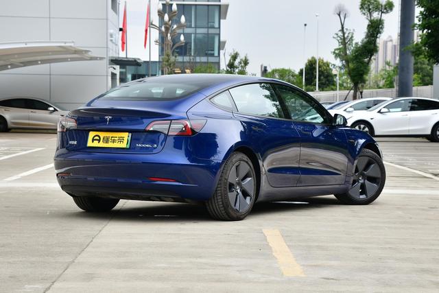 Model  3：造型简约，299马力，最大扭矩440Nm，动力更讨喜