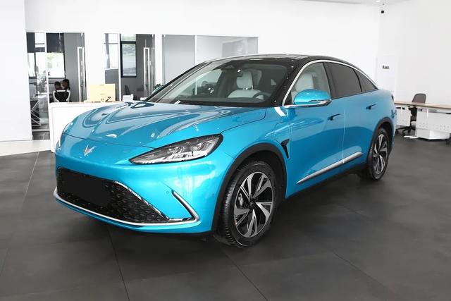 国产电车：极狐阿尔法S，续航可达708公里，颜值与实力并存