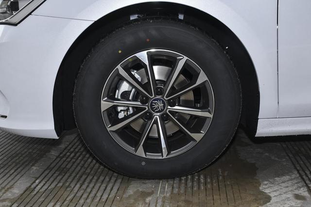 比亚迪秦换什么轮胎最适合,性价比之王!