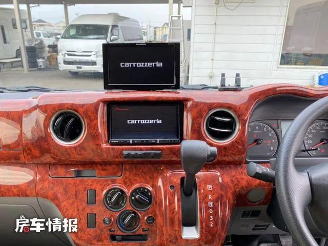 新款日产NV350房车，配2.5L动力自动挡，独立一室一厅用着真方便