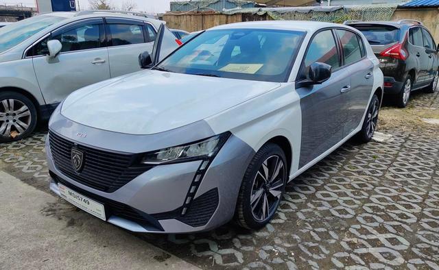 东风标致308白色车(东风标致30817款白色轿车)