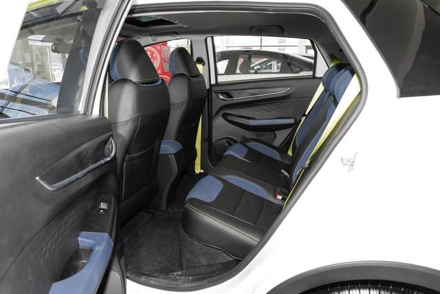 车长4.05米纯电续航322km，顶配售价6.88万，带你看EX3 功夫牛