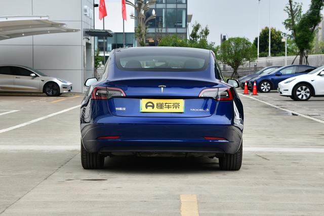 Model  3：造型简约，299马力，最大扭矩440Nm，动力更讨喜