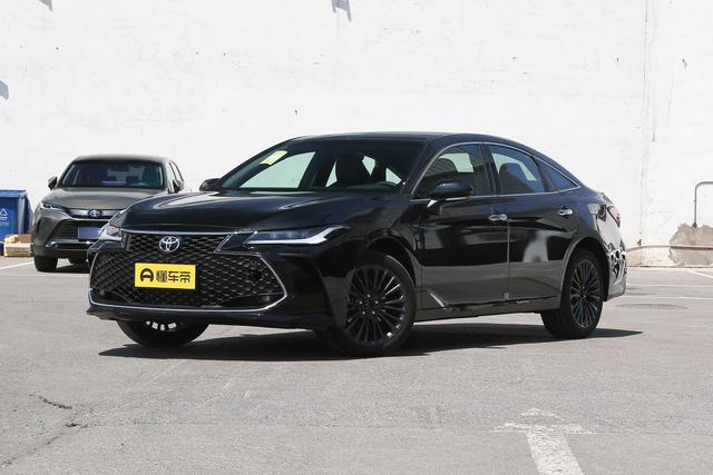 车长4990mm，空间宽敞，提供三种动力可选，一汽丰田亚洲龙带劲不