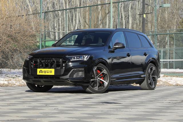 奥迪全新SUV上市，限量300台，配4.0T排量V8引擎，4.1秒破百