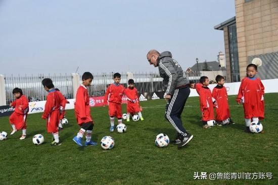 青少年对足球的需求有哪些（青少年足球需注重细节发展）