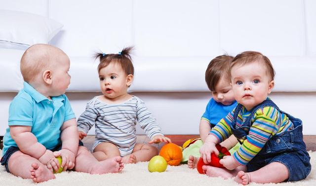 娃食指和无名指哪个更长，暗示他们智力的差距？快对照看看吧