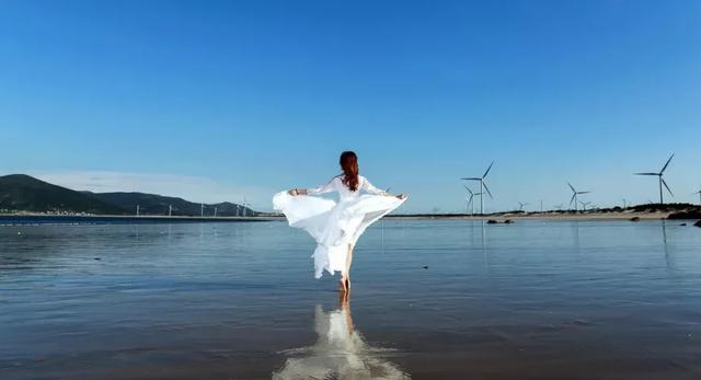 轻浮什么意思（喜欢搞暧昧的人多半是这几种心态）