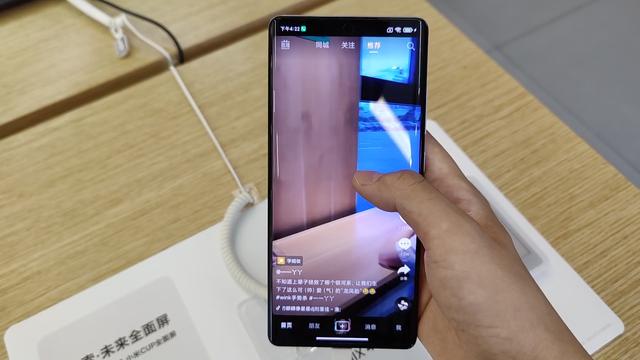 小米MIX4真實體驗如何？顯示很牛，自拍落伍