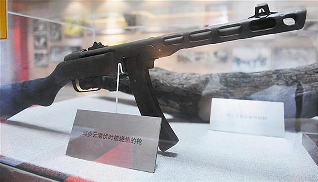 领导走访发现邱少云真人照片惊动军委，专家看后质疑：真假难辨