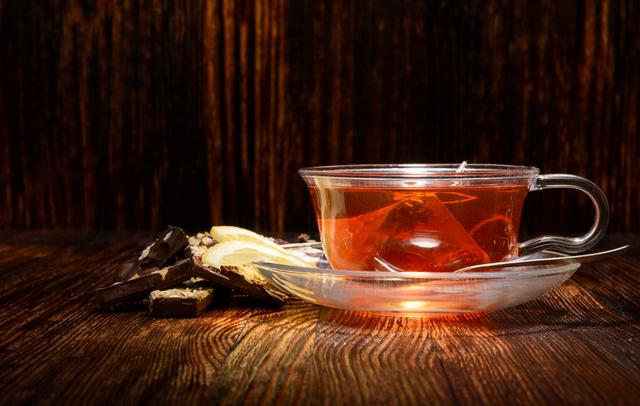 每天以茶代水有何危害？喝多少茶更科学？长期喝茶会影响健康吗？