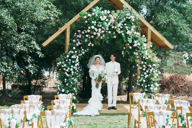 拍婚纱照大概多少钱合适（旅拍婚纱照价格一般多少）