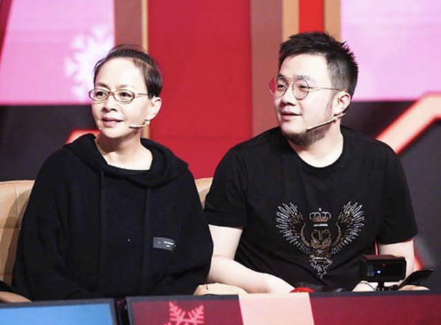 宋丹丹独子再当爹，同父异母弟弟备战冬奥会，英达偏心只爱小儿子