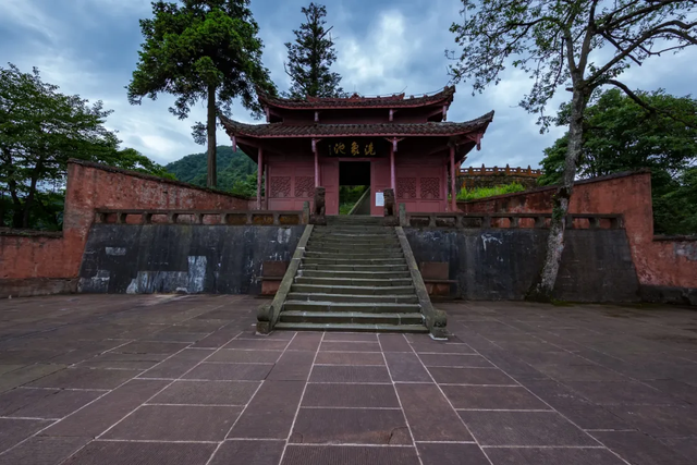 峨眉山独特的住宿方式（峨眉山寺院住宿体验）