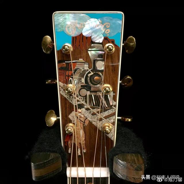 为了寇乃馨在黄国伦的生日庆祝会，他送了一百多万把吉他，在mainland China直播的月收入就有一千万。
(图5)