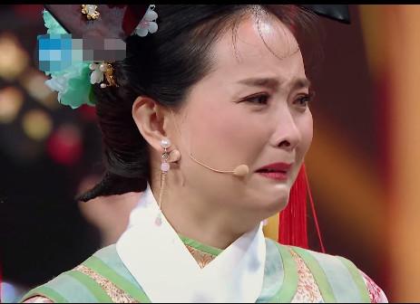 王艳被儿子表白哭了（13岁儿子现场表白）(3)