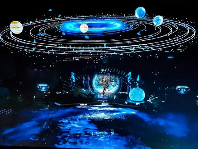 宇宙“bug”？三个一模一样的星系出现，应该如何解释？
