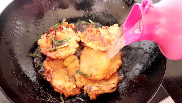 红烧大排怎么做到酥而不烂（红烧大排怎么做更好吃）(17)