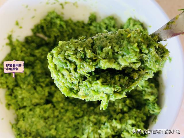 腌韭菜花 除了放盐 再加把韭菜 韭菜花酱翠绿鲜香 黏稠又好吃 美食指南 首富资讯