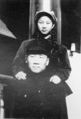 毛主席力劝儿媳改嫁，她生育四个儿女，还以长子的姓名纪念毛岸英