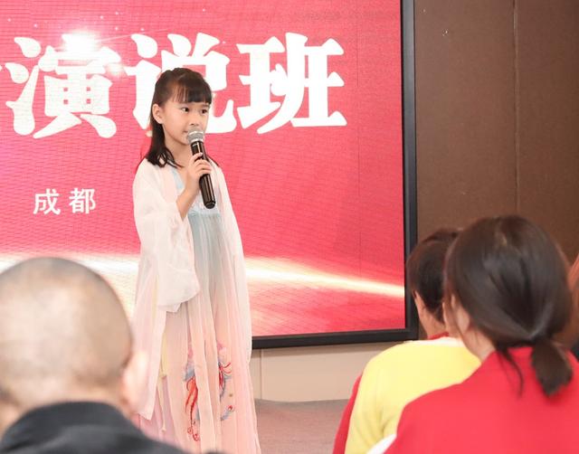 敢上台就是一种成功，培养孩子“自信心”，让孩子能说又“敢说”