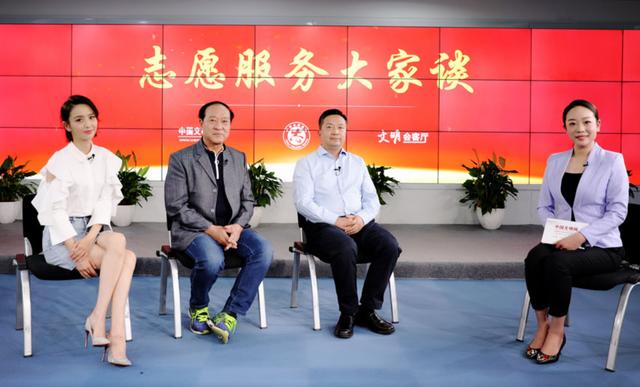 常宝华的徒弟:常宝华的葬礼上，牛群缺席侯耀华带头鼓掌，这对师兄弟有何恩怨？