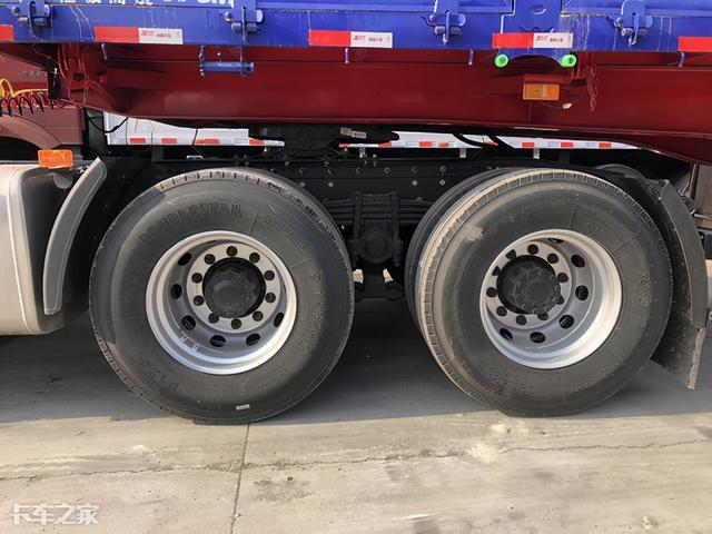 运砂石的货车