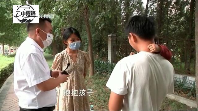 闺蜜老公把2岁孩子丢我家，未婚女孩崩溃学当妈，对孩子很是心疼