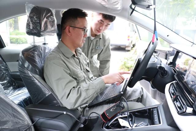 攻克！电动汽车大功率充放电实现稳定运行