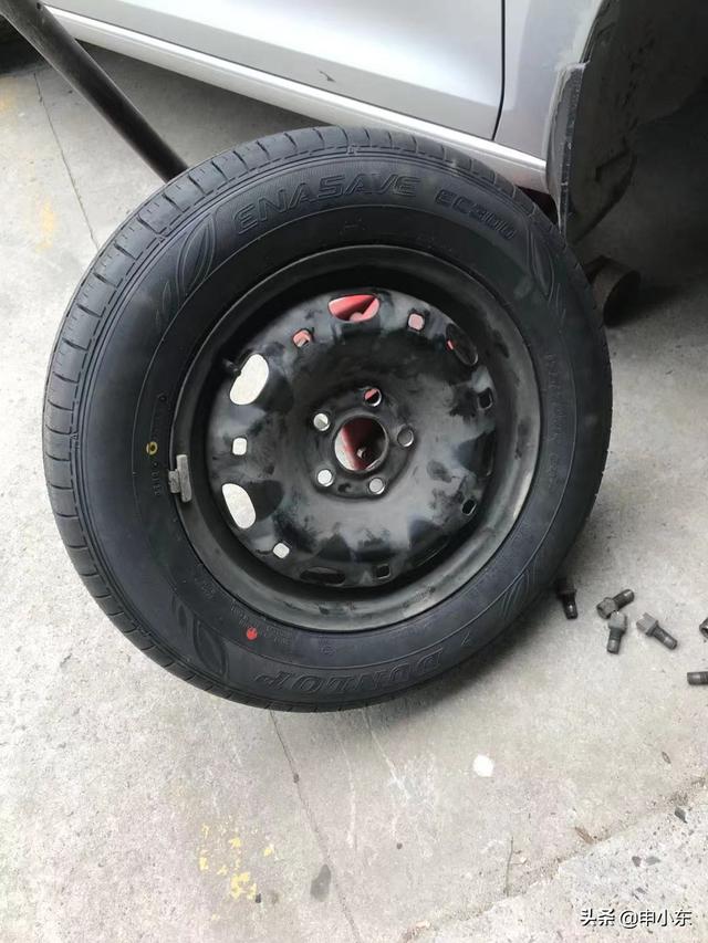 轮胎漏气还能继续开吗(轮胎有一点点漏气了还能开吗)