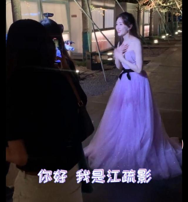 江疏影和谢娜长得像吗(江疏影和谢娜长得像)